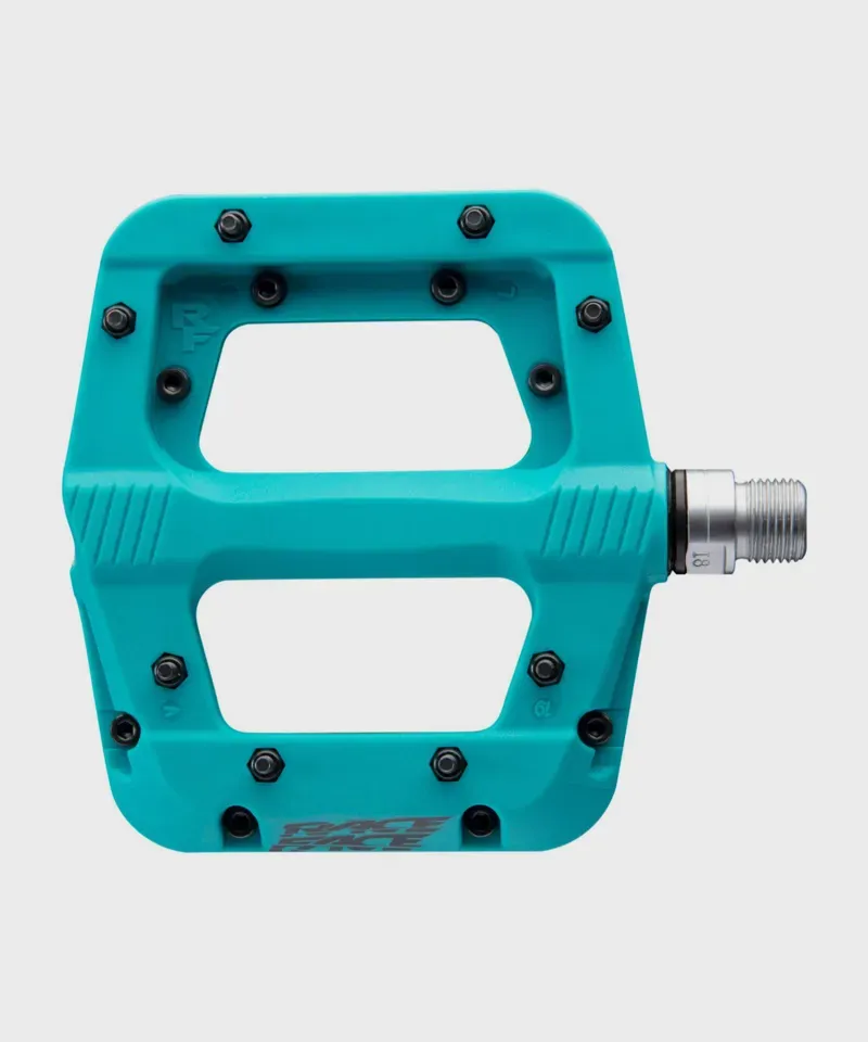 RaceFace Chester Pedals - Platform Composite 9/16Blue Replaceable Pins Blue