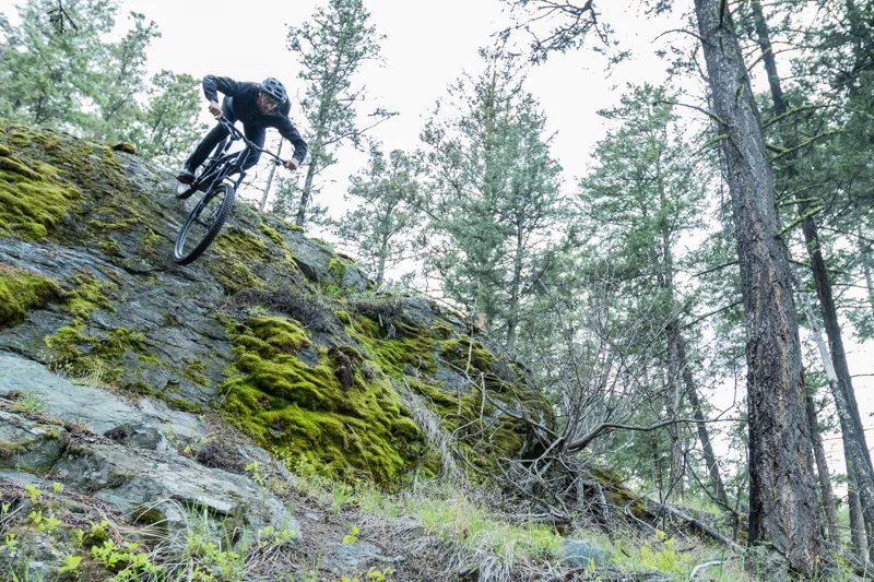 2021 Marzocchi Bomber Z2 29 130mm Fork in Black-4