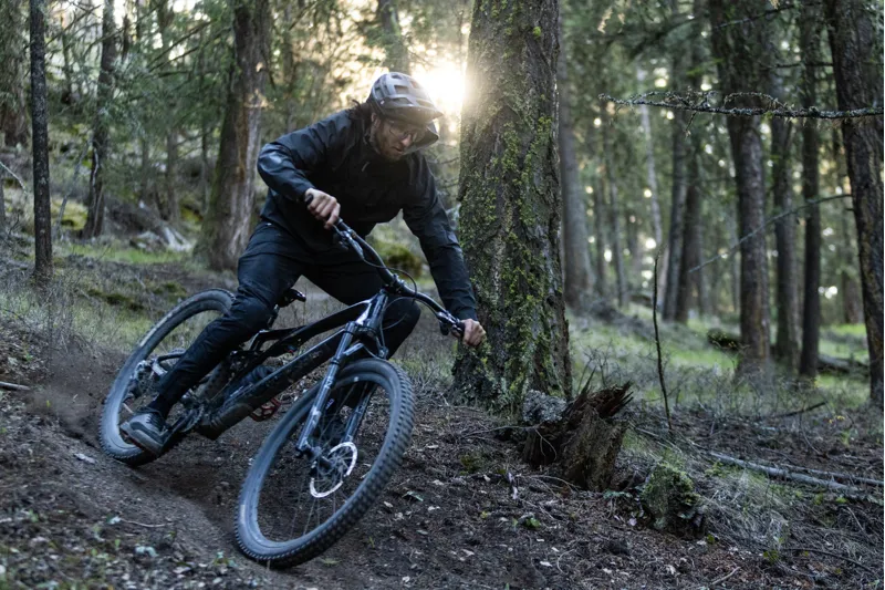 2021 Marzocchi Bomber Z2 29 130mm Fork in Black-5