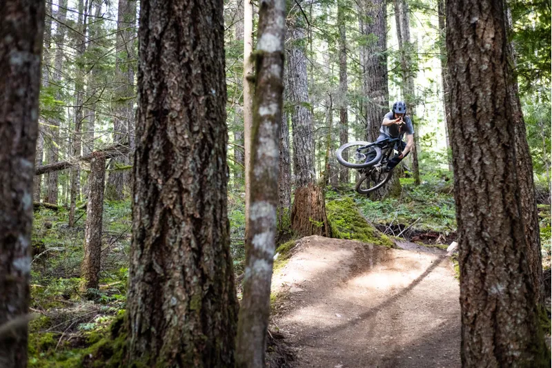 2021 Marzocchi Bomber Z2 29 130mm Fork in Black-6