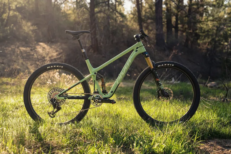 Pivot Mach 4 SL Ride GX/X01 with 29 Alloy Wheels in Sea Foam Green-4